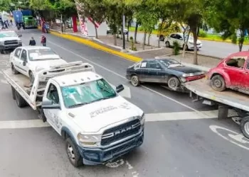 Retiran 91 vehículos abandonados en avenida Congreso de la Unión, CDMX
