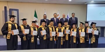 Egresa primera generación de la Maestría Administración e Innovación Digital de la UAT