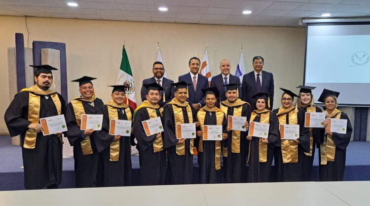 Egresa primera generación de la Maestría Administración e Innovación Digital de la UAT