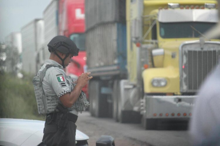 Sorgueros liberan carretera a Matamoros