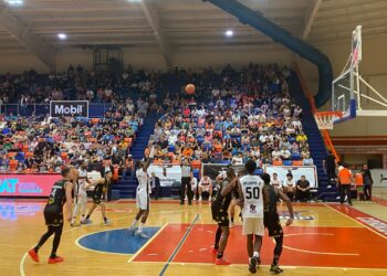 Correcaminos Básquetbol cae 78-98 ante Fuerza Regia; mostró mejor juego colectivo