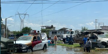 Guardia Estatal respalda a familias afectadas por el desborde de lagunas en Tampico