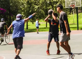 Iglesia llama a la sociedad a ‘abrazar más y juzgar menos’ a los jóvenes en México