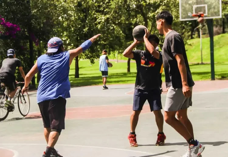 Iglesia llama a la sociedad a ‘abrazar más y juzgar menos’ a los jóvenes en México