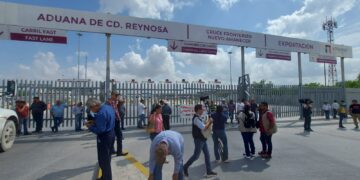 Bloquen agricultores de Tamaulipas puente internacional Reynosa-Pharr y carretera Victoria-Matamoros-Reynosa