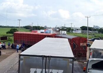 Sorgueros levantan bloqueo en puente Reynosa-Pharr; continúa en carretera Victoria-Matamoros