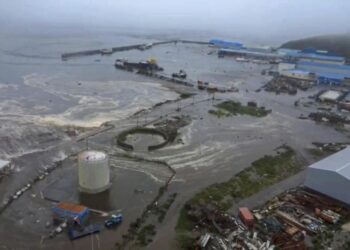 Rusia registra olas de 4 metros tras sismo de 8.8 grados en su lejano oriente