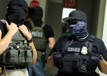 Agentes de CBP se declaran culpables de ayudar a narcos a cruzar drogas con emojis