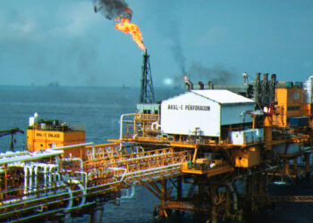 Piratas saquean plataformas de Pemex