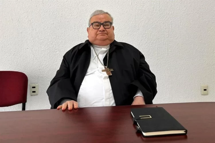 Capacitan a sacerdotes para dialogar con grupos criminales