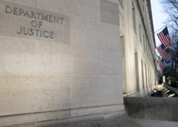 EE.UU. recortará servicios en otros idiomas para priorizar el inglés