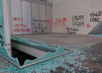 Manifestantes causan destrozos en Ciudad Universitaria durante protesta en CDMX