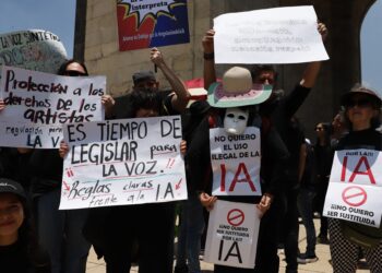 Protestan actores en CDMX por clonación de voz con IA