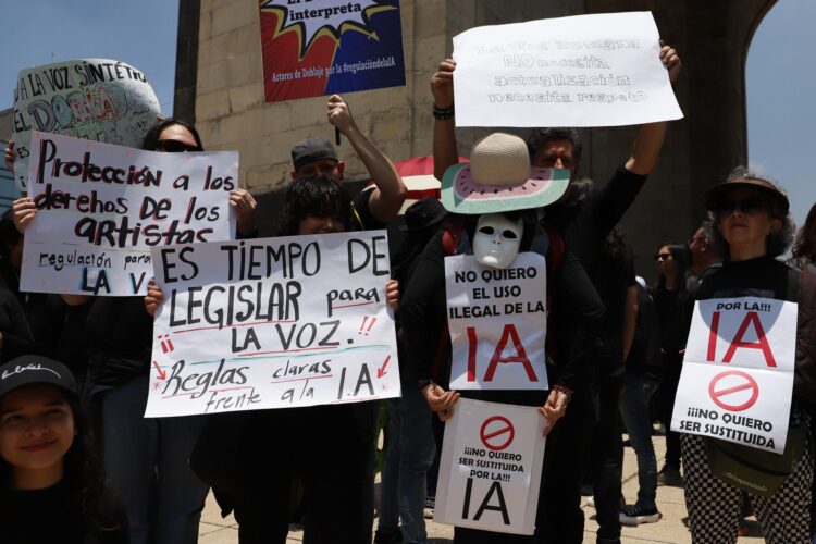 Protestan actores en CDMX por clonación de voz con IA