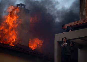 Ola de calor provoca incendios y evacuaciones en Grecia, Turquía e Italia