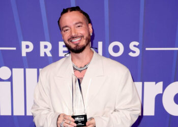 Reconocen a J Balvin por su labor cultural y social