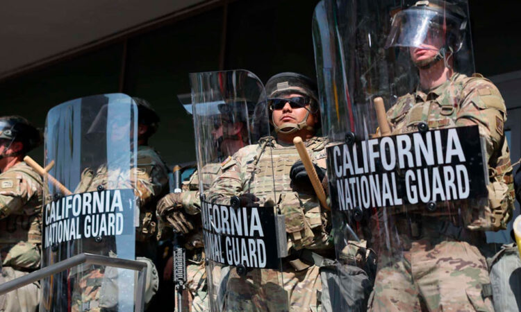 Retira Pentágono 700 marines de Los Ángeles