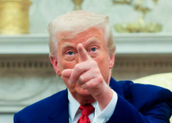 Amenaza Trump a Rusia con ‘100% de aranceles secundarios’