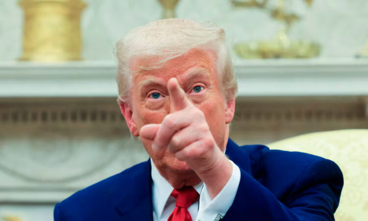 Amenaza Trump a Rusia con ‘100% de aranceles secundarios’