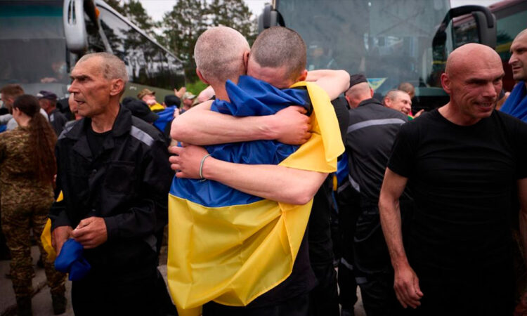 Acuerdan Moscú-Kiev intercambio de prisioneros