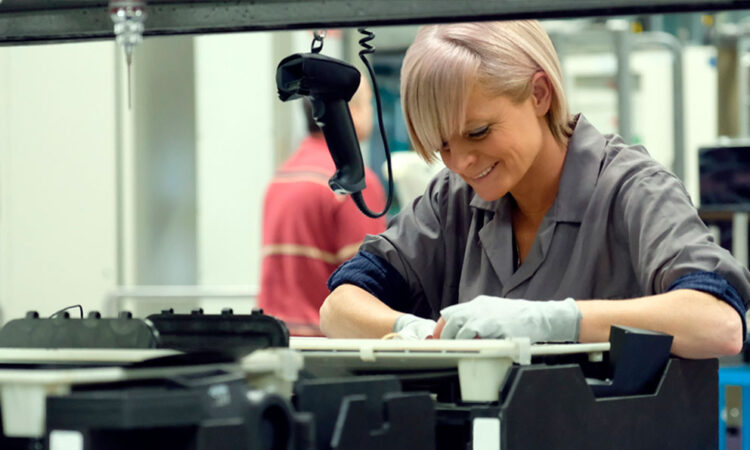 Abre Apple programa de manufactura en EU