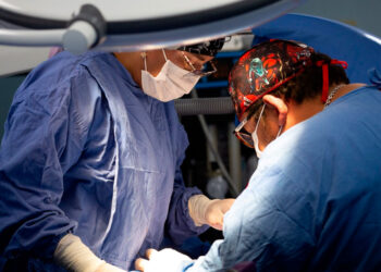 Salud reducirá 40 % de programas en 2026