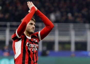 Santi Giménez podría ser usado como moneda de cambio; AC Milan quiere a Artem Dovbyk