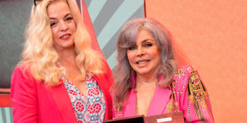 Premian a Verónica Castro y alza la voz por las mujeres