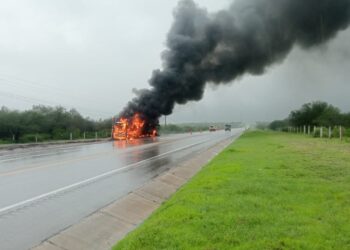 Se incendia tráiler nodriza