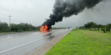 Se incendia tráiler nodriza