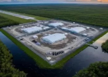 Recluyen a menor mexicano en centro migratorio apodado ‘Alcatraz de los Caimanes’