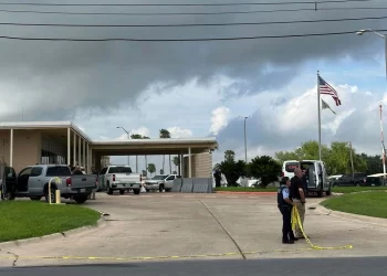 Hombre armado ataca instalaciones de la Patrulla Fronteriza en McAllen; es abatido por agentes