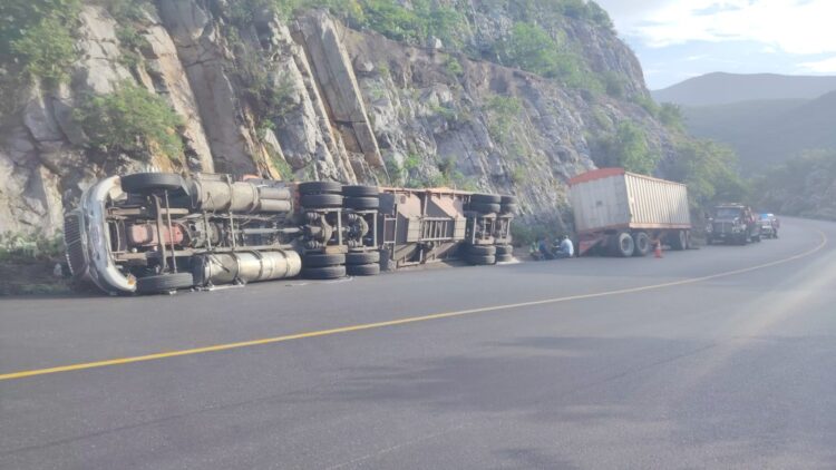 Cierran por accidente carretera Victoria-Jaumave