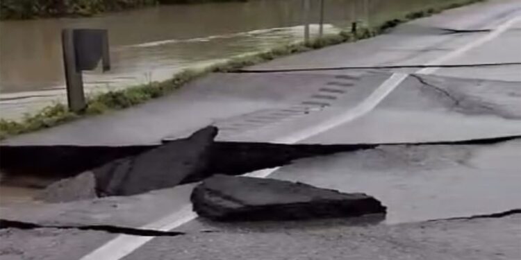 Alerta en carreteras del sur de Tamaulipas, se mantienen cierres por daños de “Barry”
