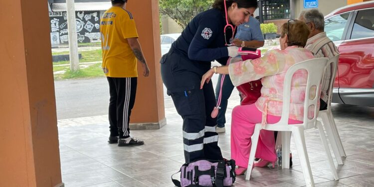 Heridos en choque dos adultos mayores