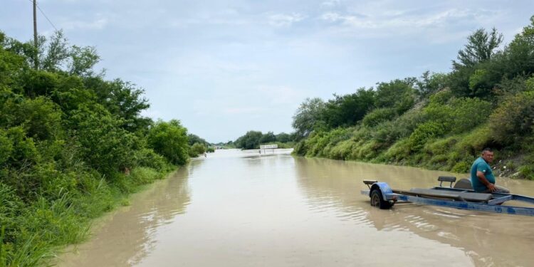 Persiste cierre de vialidad en carreteras de Victoria a Villa de Casas y a Soto la Marina