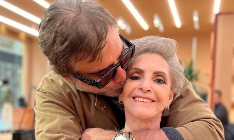 Festeja Alejandro Fernández cumpleaños de su mamá Cuquita