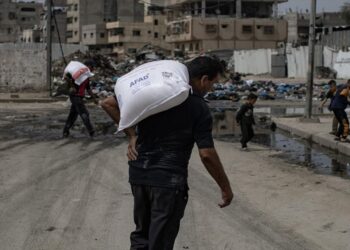 Agonizan por hambre en Gaza