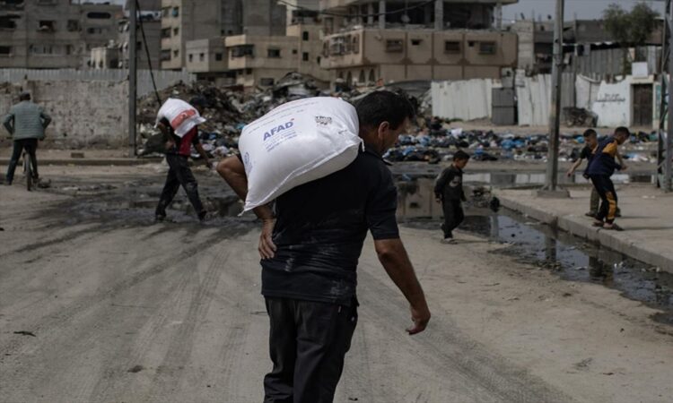 Agonizan por hambre en Gaza