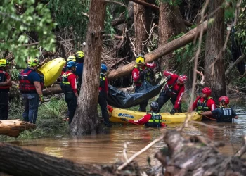 Más de 160 desaparecidos tras inundaciones en Texas; superan los 100 muertos