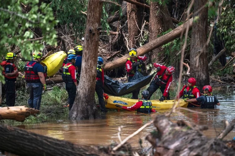 Más de 160 desaparecidos tras inundaciones en Texas; superan los 100 muertos