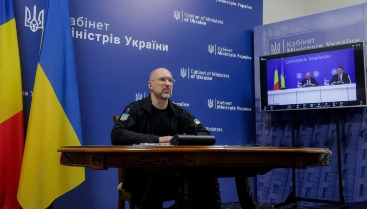 Renuncia primer ministro de Ucrania en plena guerra