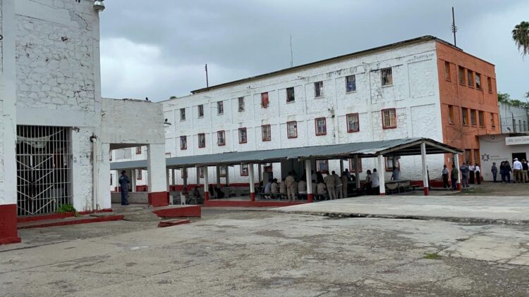 Reo muere a consecuencia de riña en penal de Victoria