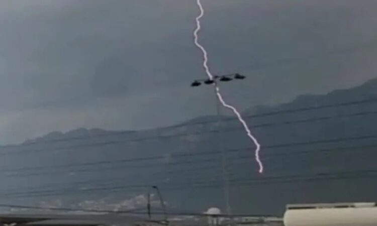 Tormenta eléctrica provoca cinco incendios forestales en Nuevo León