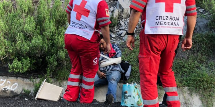 Dos heridos al chocar trailer contra la sierra; GE evita rapiña