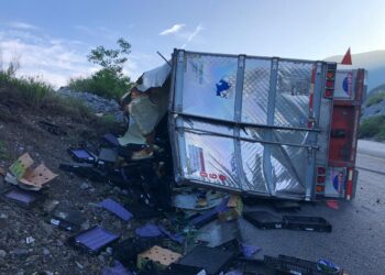 Dos heridos al chocar trailer contra la sierra; GE evita rapiña