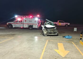 Dos muertos y seis heridos al chocar auto con trailer en la ruta Victoria-Tampico
