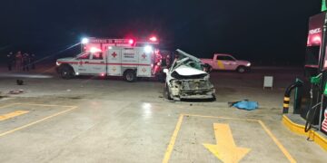 Dos muertos y seis heridos al chocar auto con trailer en la ruta Victoria-Tampico