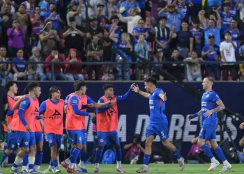 Cruz Azul gana 2-1 al San Luis con drama y expulsión controvertida