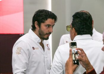 Y Gattás “pierde los estribos” en la antesala de una ceremonia solemne